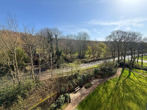 2 bed Flat to rent Image 4