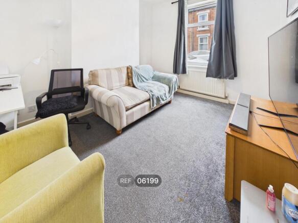 2 bed Terraced to rent Image 6