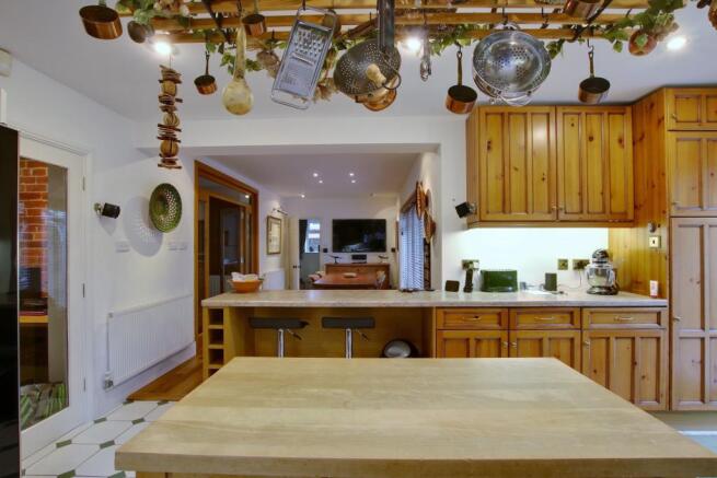 KITCHEN/BREAKFAST ROOM