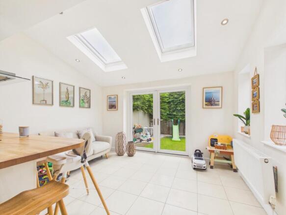 3 bed Semi-Detached for sale Image 6
