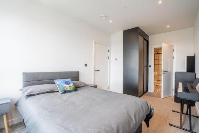 2 bed Apartment for sale Image 12