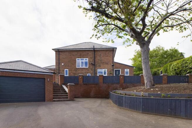 Driveway/Garage