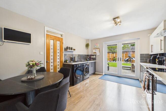3 bed Semi-Detached for sale Image 6