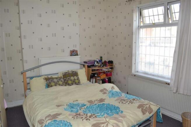 BEDROOM 1 (FRONT)