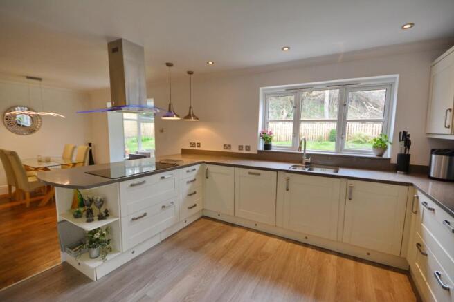 7 Leighton close kit5.jpeg