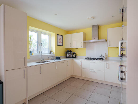 Kitchen/ Dining Room