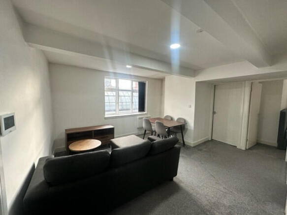 2 bed Apartment to rent Image 6