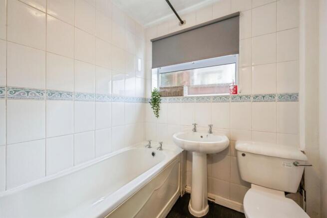 2 bed Ground Flat for sale Image 8