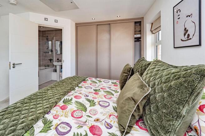 2 bed Town House for sale Image 9