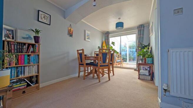 LOUNGE DINING AREA