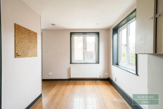 3 bed Semi-Detached for sale Image 7