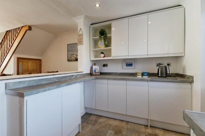 2 bed Semi-Detached for sale Image 5