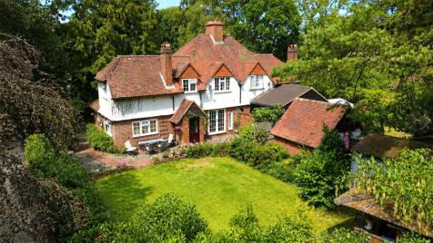 Littleworth Road, The Sands, Farnham, Surrey, GU10