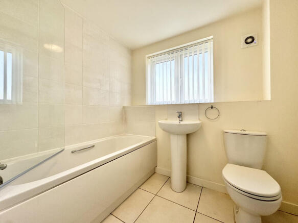 2 bed Apartment to rent Image 7