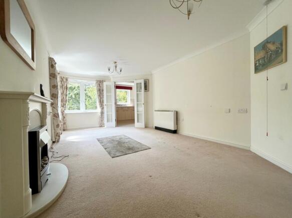 Flat 37 Coachman Court, 35 Ashingdon Road, Rochford, Essex  SS4 1FF photo 4