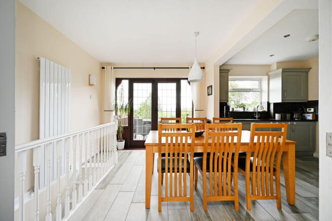 4 bed Detached for sale Image 9
