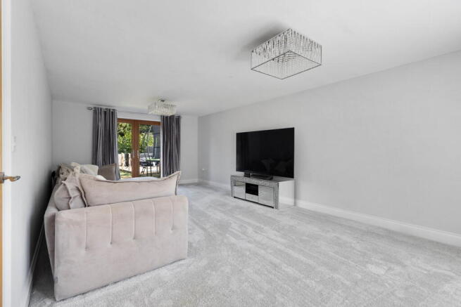 6 bed Detached for sale Image 11