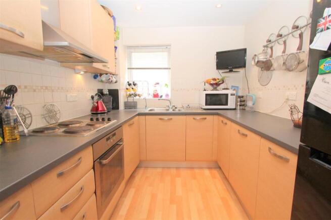 Kitchen2.JPG