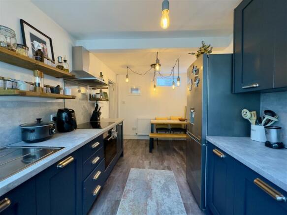 KITCHEN/BREAKFAST ROOM.