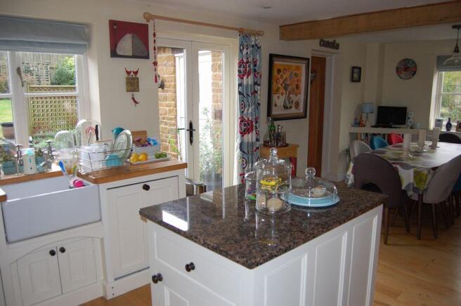 KITCHEN/DINING ROOM