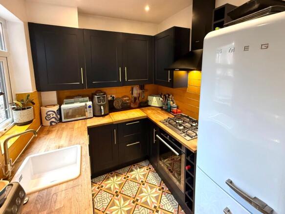 Hornbeam Road, Manchester, M19 photo 2