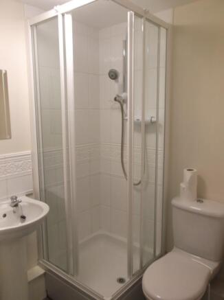 2 bed Apartment to rent Image 5