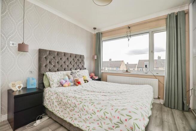 3 bed Semi-Detached for sale Image 6