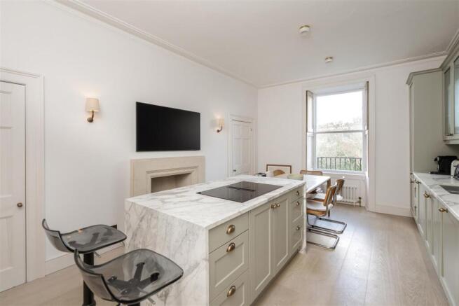 4, 17 Great Pult St ph20 copy.jpg
