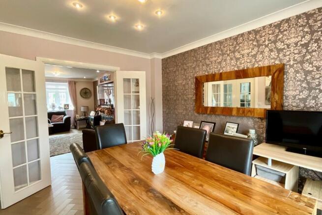 4 bed Detached for sale Image 7