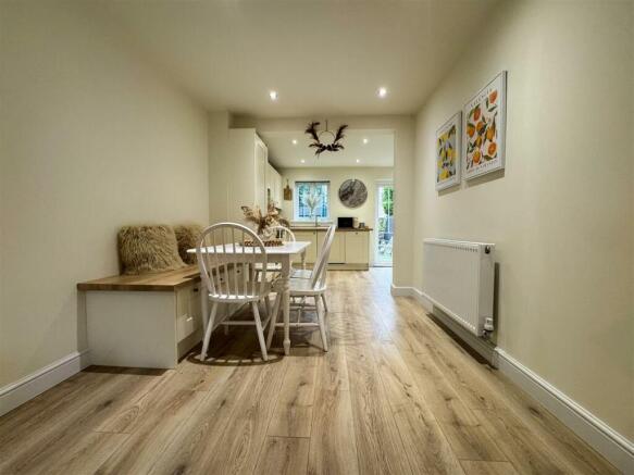 OPEN PLAN FAMILY ROOM