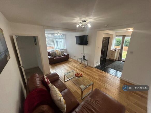 3 bed Semi-Detached to rent Image 4