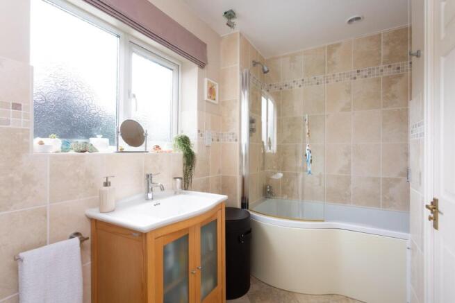 4 bed Detached for sale Image 10