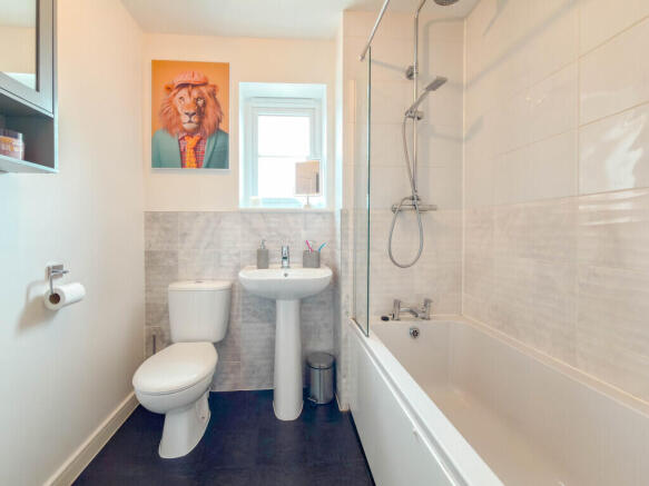 4 bed Detached for sale Image 10