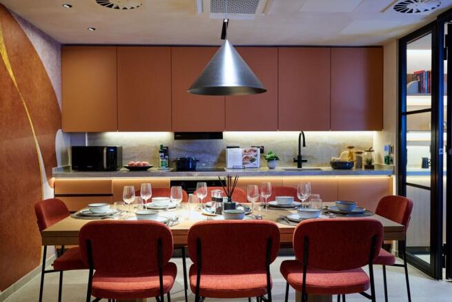 2 bed Apartment to rent Image 4