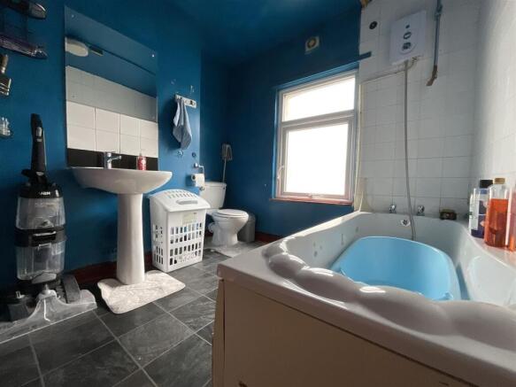 3 bed Terraced for sale Image 10