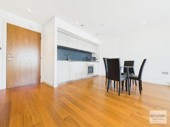 2 bed Apartment to rent Image 4