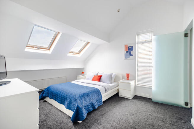 6 bed Semi-Detached for sale Image 4