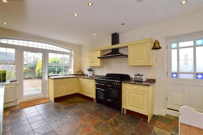 Kitchen/ Breakfast Area