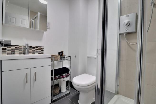 Ensuite to Bed 1