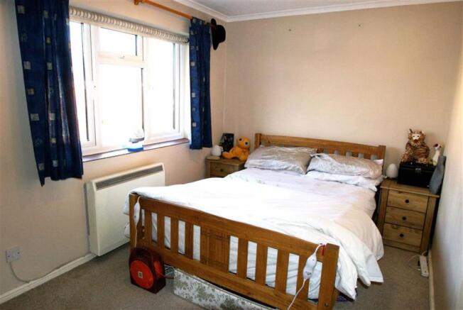 DOUBLE BEDROOM