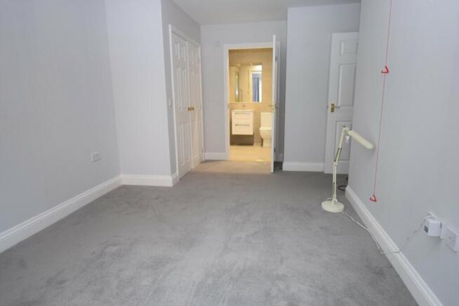 Main Into Ensuite