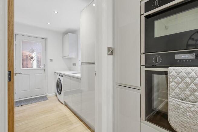4 bed Detached for sale Image 9