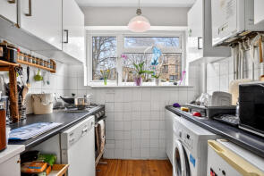 146, Runnymede, Colliers Wood, London SW19 2RG