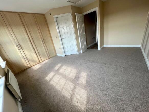 3 bed Town House for sale Image 11