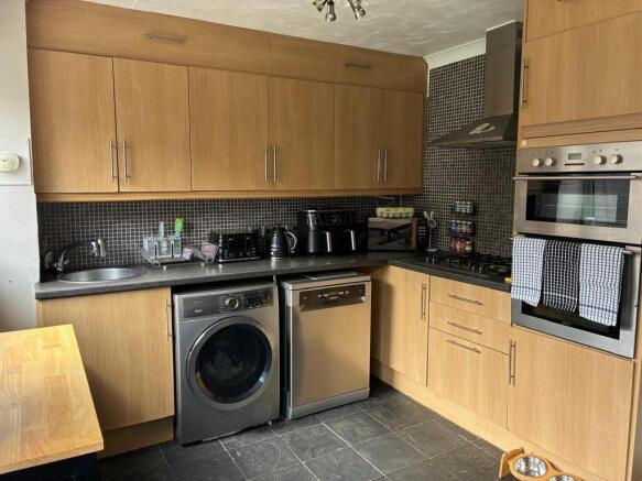 Grindle Close, Thatcham photo 4