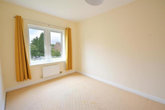 4 bed Town House to rent Image 8