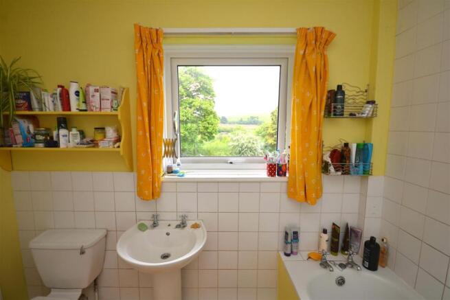 Bathroom a.jpg