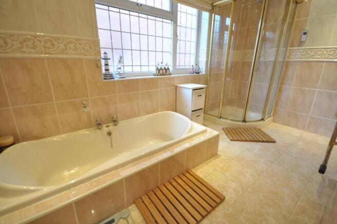 BATH/SHOWER AREA