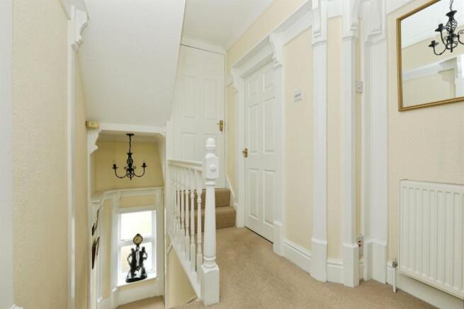 4 bed Semi-Detached for sale Image 12