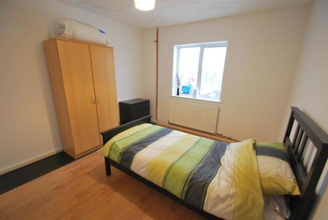 15 St Hildas - Bed 2.JPG